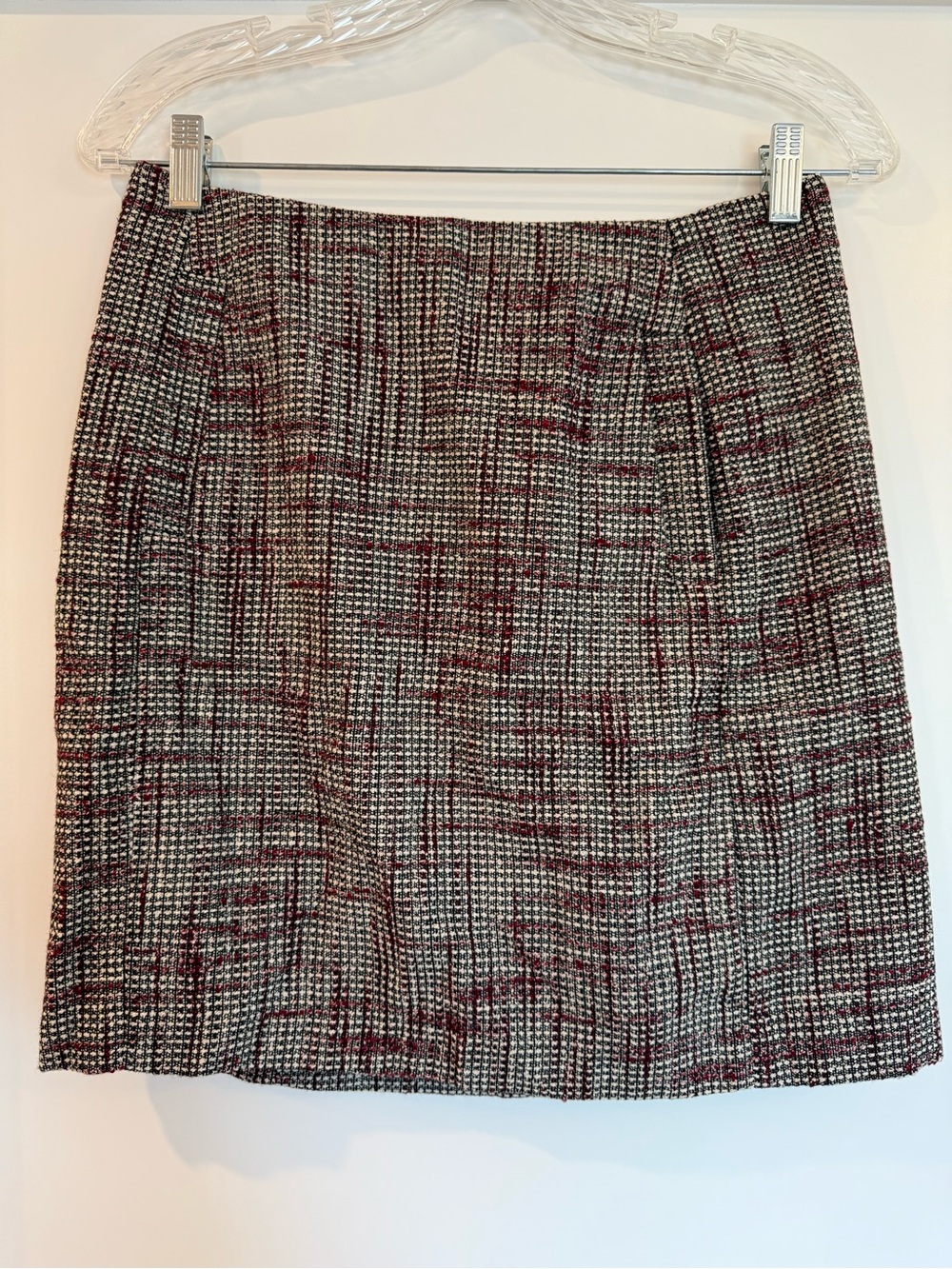 NWT! Banana Republic Mini Tweed Skirt in Black, White & Burgundy (Size 2)